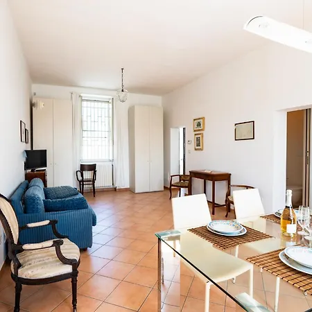 Apartment Guesthost - Bright Harbor View Flat In Bisceglie