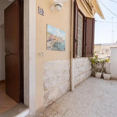 Guesthost - Bright Harbor View Flat In Bisceglie