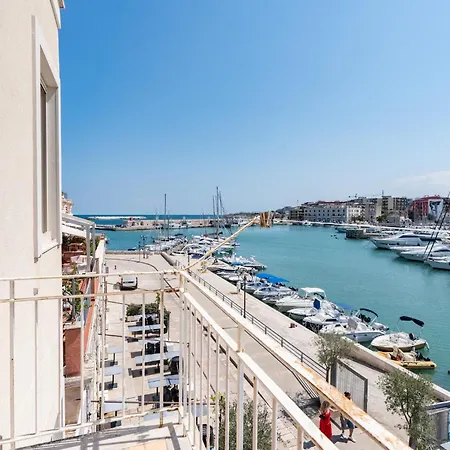 Apartment Guesthost - Bright Harbor View Flat In Bisceglie